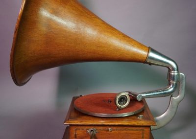 1909 His Masters Voice HMV Junior Monarch Gramophone - b2901c14 e901 4446 9c8e 48c768d0ab07